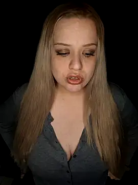 Snapshot of cansuozell chatting on 10/19/25, 05:26 cansuozell online show from 10/19/25, 05:26