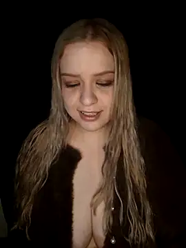 Snapshot of cansuozell chatting on 10/20/25, 07:36 cansuozell online show from 10/20/25, 07:36