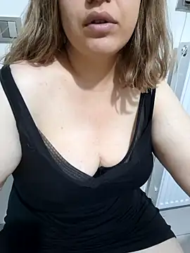 Snapshot of cansuozell chatting on 09/09/25, 05:33 cansuozell online show from 09/09/25, 05:33