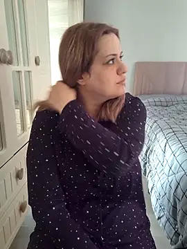 cansuozell online show from 12/19/25, 10:06