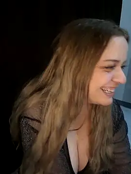 Snapshot of cansuozell chatting on 10/25/25, 07:58 cansuozell online show from 10/25/25, 07:58