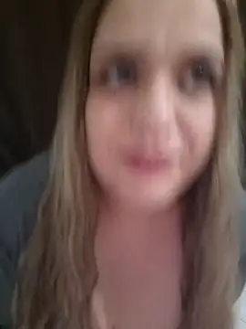 Snapshot of cansuozell chatting on 10/24/25, 08:19 cansuozell online show from 10/24/25, 08:19