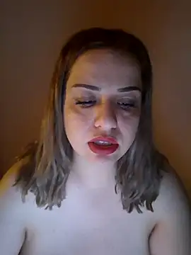 Snapshot of cansuozell chatting on 11/08/25, 08:01 cansuozell online show from 11/08/25, 08:01