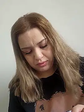 Snapshot of cansuozell chatting on 11/06/25, 09:24 cansuozell online show from 11/06/25, 09:24