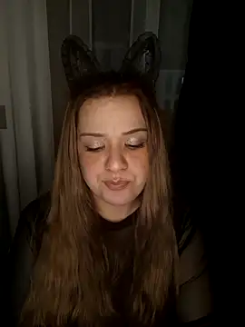 Snapshot of cansuozell chatting on 11/01/25, 04:56 cansuozell online show from 11/01/25, 04:56