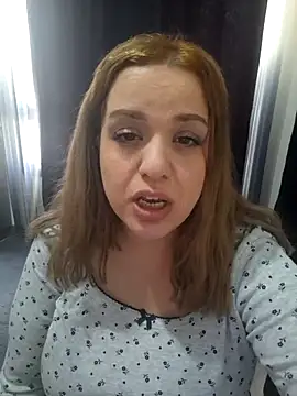 Snapshot of cansuozell chatting on 11/30/25, 12:17 cansuozell online show from 11/30/25, 12:17