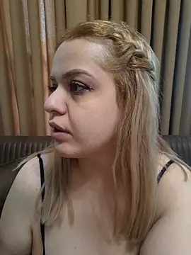 Snapshot of cansuozell chatting on 04/22/26, 04:03 cansuozell online show from 04/22/26, 04:03