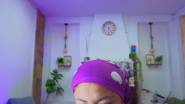 Snapshot of dulce_celeste15 chatting on 12/15/25, 01:50 dulce celeste15 online show from 12/15/25, 01:50