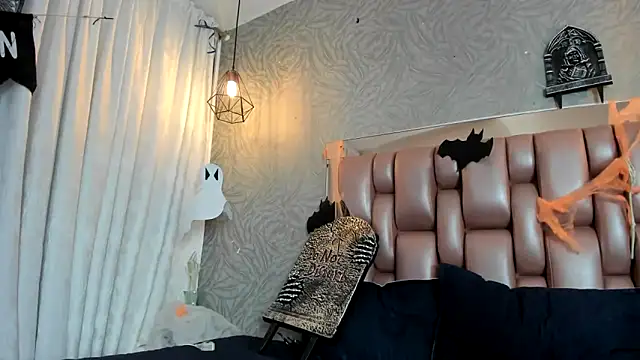 KOURTNEY-- online show from 10/23/25, 02:10