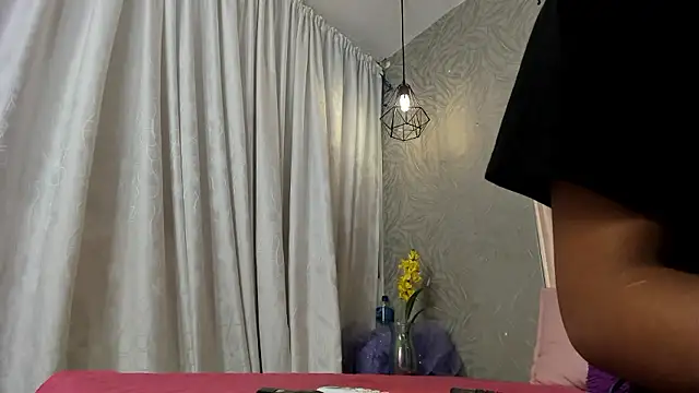 Snapshot of KOURTNEY-- chatting on 01/09/26, 02:18 KOURTNEY-- online show from 01/09/26, 02:18