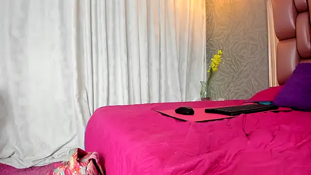 Snapshot of KOURTNEY-- chatting on 02/10/26, 02:32 KOURTNEY-- online show from 02/10/26, 02:32