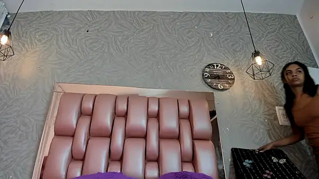 KOURTNEY-- online show from 12/02/25, 02:56