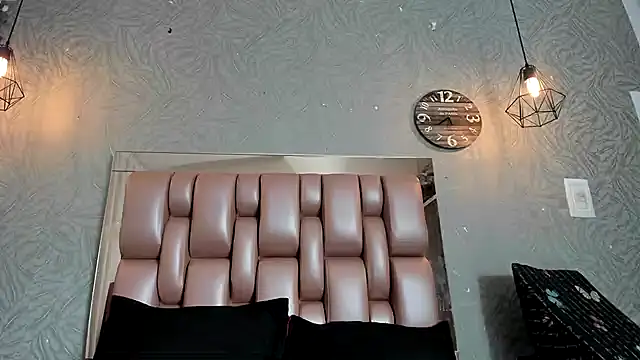 KOURTNEY-- online show from 11/11/25, 01:55