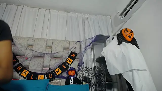 KOURTNEY-- online show from 10/31/25, 01:24