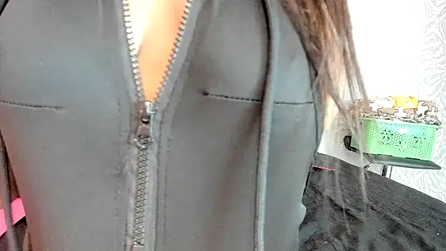 KOURTNEY-- online show from 11/25/25, 01:50