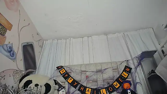 Snapshot of KOURTNEY-- chatting on 10/11/25, 01:50 KOURTNEY-- online show from 10/11/25, 01:50