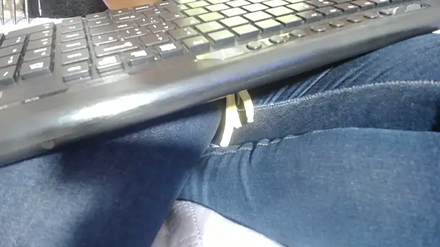 KOURTNEY-- online show from 10/20/25, 01:51