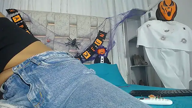 KOURTNEY-- online show from 11/02/25, 02:16