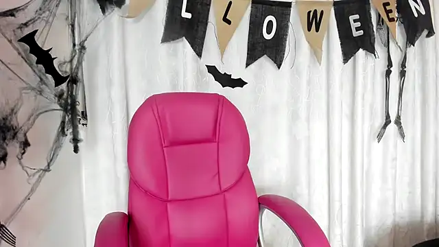 KOURTNEY-- online show from 11/01/25, 02:18