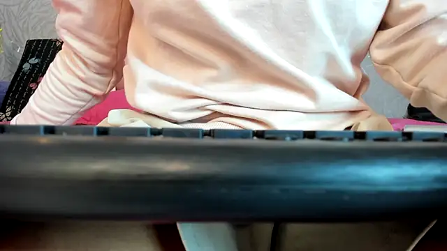 Snapshot of KOURTNEY-- chatting on 01/07/26, 02:16 KOURTNEY-- online show from 01/07/26, 02:16