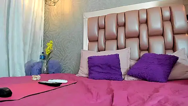 Snapshot of KOURTNEY-- chatting on 01/11/26, 02:18 KOURTNEY-- online show from 01/11/26, 02:18