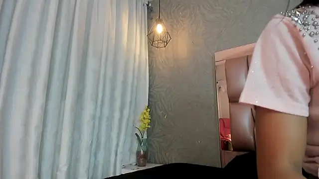 KOURTNEY-- online show from 11/17/25, 02:37