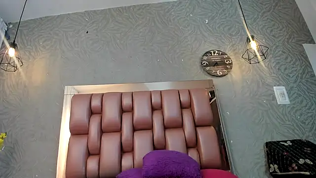 Snapshot of KOURTNEY-- chatting on 02/14/26, 02:34 KOURTNEY-- online show from 02/14/26, 02:34