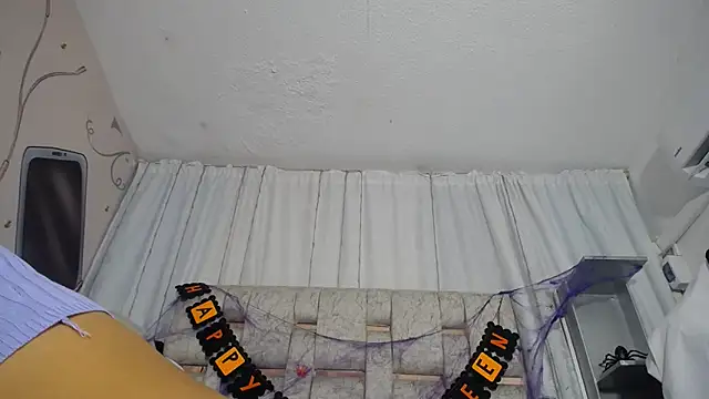 KOURTNEY-- online show from 10/24/25, 02:32