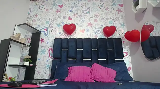 Snapshot of KOURTNEY-- chatting on 02/25/25, 01:20 KOURTNEY-- online show from 02/25/25, 01:20