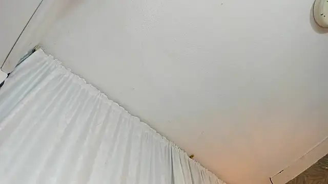 Snapshot of KOURTNEY-- chatting on 02/15/26, 02:12 KOURTNEY-- online show from 02/15/26, 02:12