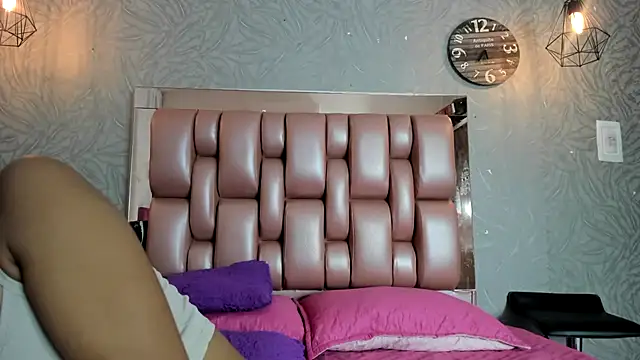 KOURTNEY-- online show from 12/03/25, 02:34