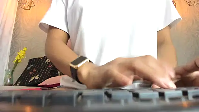 Snapshot of KOURTNEY-- chatting on 02/07/26, 02:30 KOURTNEY-- online show from 02/07/26, 02:30