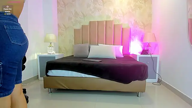 Snapshot of _Peach1_ chatting on 11/05/25, 01:47 Peach1 online show from 11/05/25, 01:47