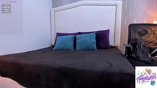 Snapshot of _Peach1_ chatting on 10/10/25, 01:45 Peach1 online show from 10/10/25, 01:45