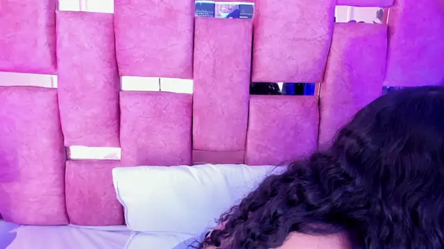 Snapshot of paulette_dupont chatting on 09/28/25, 03:02 paulette dupont online show from 09/28/25, 03:02