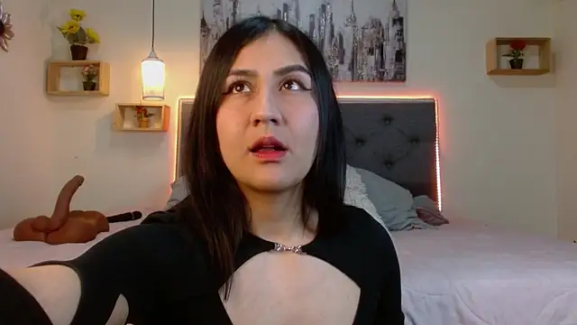 mia aira online show from 12/05/25, 03:43