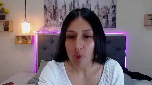 Snapshot of mia_aira chatting on 10/18/25, 03:14 mia aira online show from 10/18/25, 03:14