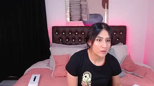 Snapshot of mia_aira chatting on 03/18/25, 08:26 mia aira online show from 03/18/25, 08:26