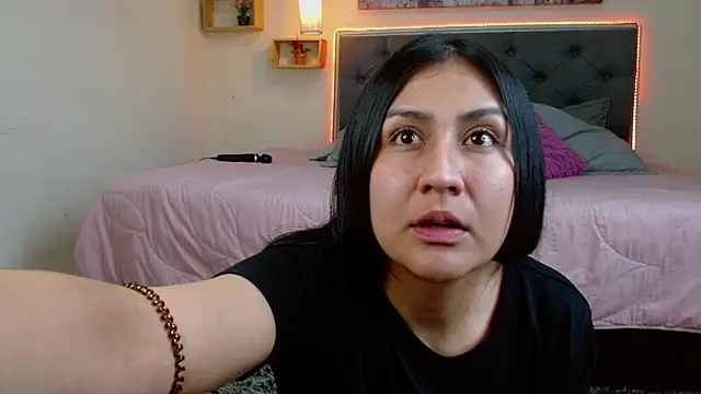 mia aira online show from 11/26/25, 03:34