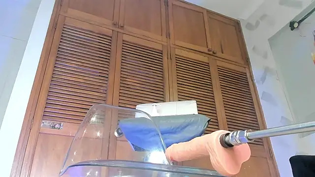 Snapshot of zoe_backer chatting on 10/11/25, 03:02 zoe backer online show from 10/11/25, 03:02