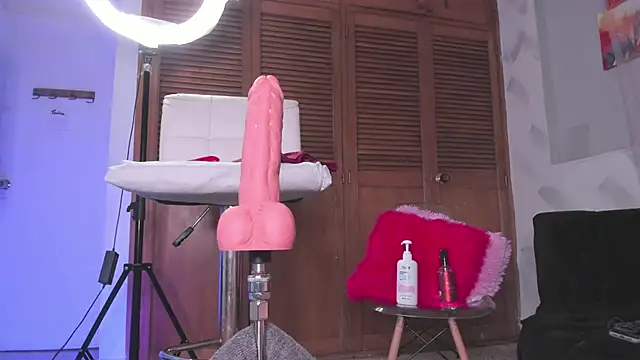 Snapshot of zoe_backer chatting on 10/18/25, 10:50 zoe backer online show from 10/18/25, 10:50