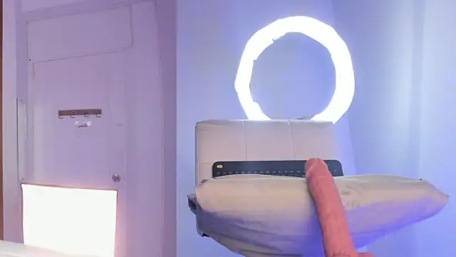 Snapshot of zoe_backer chatting on 09/11/25, 11:10 zoe backer online show from 09/11/25, 11:10