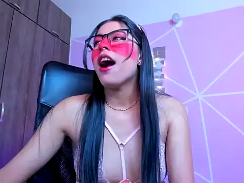 Snapshot of _ALLYSON18_ chatting on 12/18/25, 11:36 ALLYSON18 online show from 12/18/25, 11:36