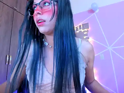 Snapshot of _ALLYSON18_ chatting on 03/18/25, 05:44 ALLYSON18 online show from 03/18/25, 05:44