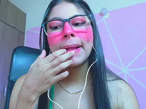 Snapshot of _ALLYSON18_ chatting on 04/23/26, 12:29 ALLYSON18 online show from 04/23/26, 12:29