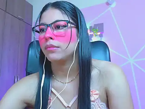 Snapshot of _ALLYSON18_ chatting on 04/25/26, 01:41 ALLYSON18 online show from 04/25/26, 01:41