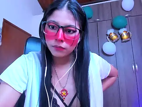 Snapshot of _ALLYSON18_ chatting on 10/04/25, 11:45 ALLYSON18 online show from 10/04/25, 11:45