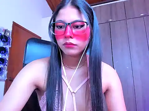 Snapshot of _ALLYSON18_ chatting on 10/02/25, 11:46 ALLYSON18 online show from 10/02/25, 11:46