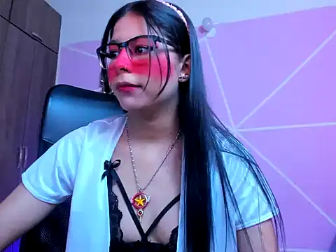 Snapshot of _ALLYSON18_ chatting on 12/05/25, 12:04 ALLYSON18 online show from 12/05/25, 12:04