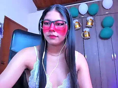 Snapshot of _ALLYSON18_ chatting on 10/03/25, 11:45 ALLYSON18 online show from 10/03/25, 11:45